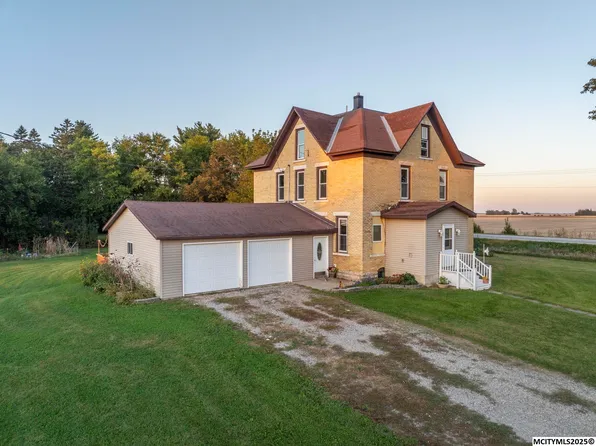 11142 Thrush Ave, Mason City, IA 50401