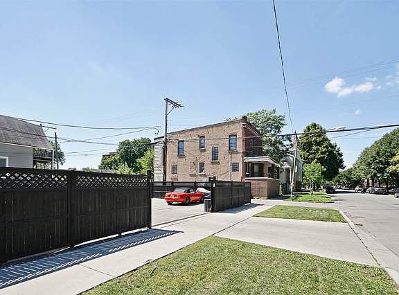 4th image of 1856 N Sawyer Ave #104