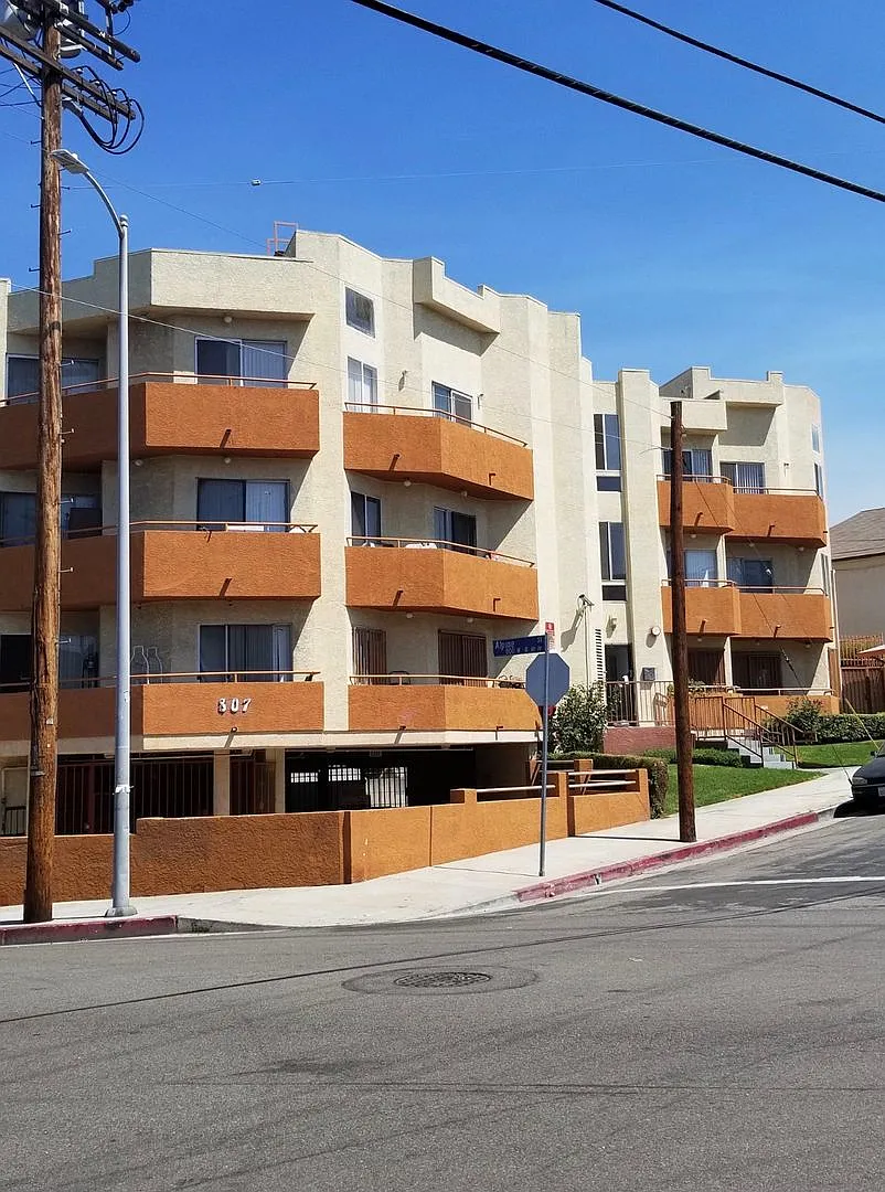807Bunk — Photo 1