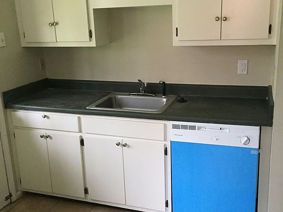 4th image of 205 Oak Forest Dr