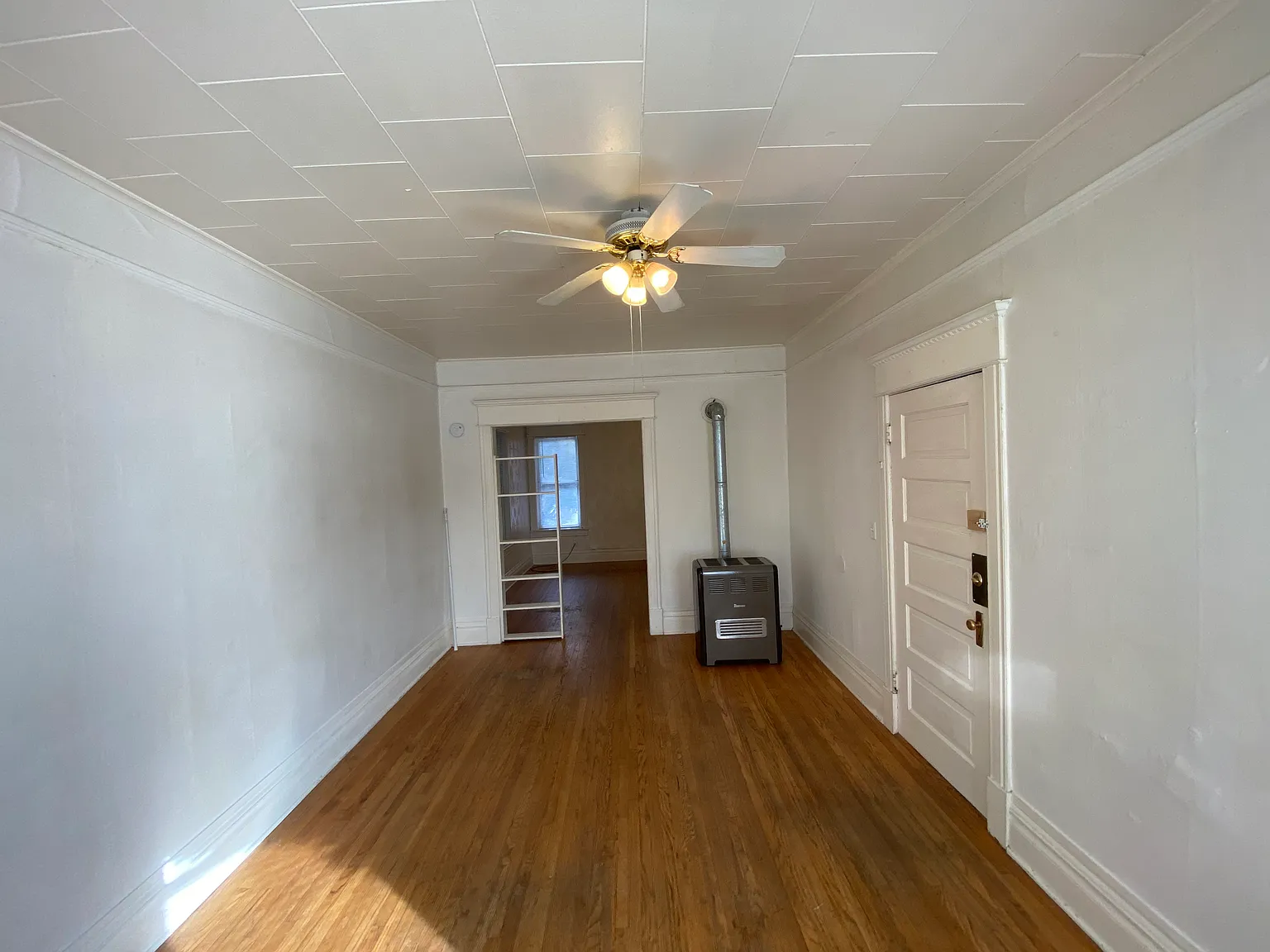 1 bed, 700 sqft, $1,100 — Photo 3