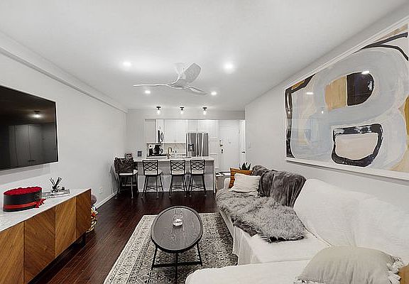 4th image of 165 Christopher St #2-X