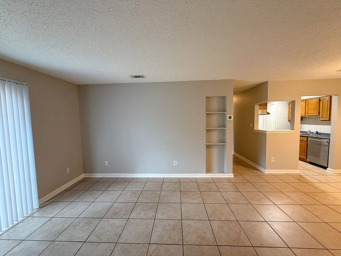 2 Bedroom 1 Bath Duplex For Rent - Water, Trash & Lawn Care Included! — Photo 3