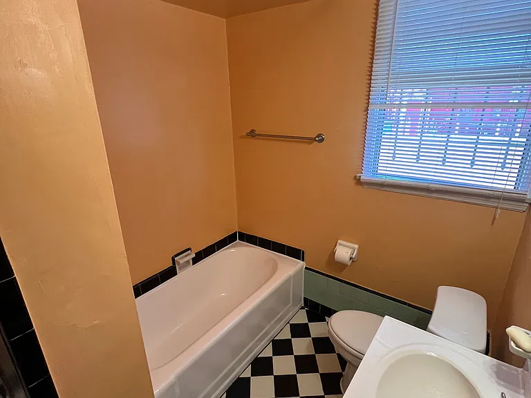 141 1/2 S Sweetzer Ave — Photo 33