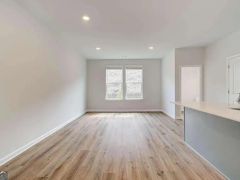 Dining area / breakfast nook