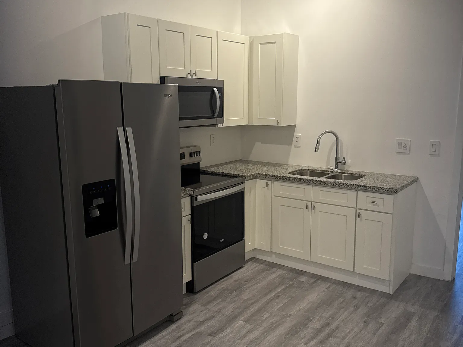 3 bed, 1100 sqft, $3,000 — Photo 3