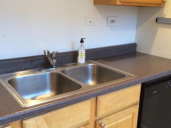 2nd image of 2450 N Southport Ave #2W