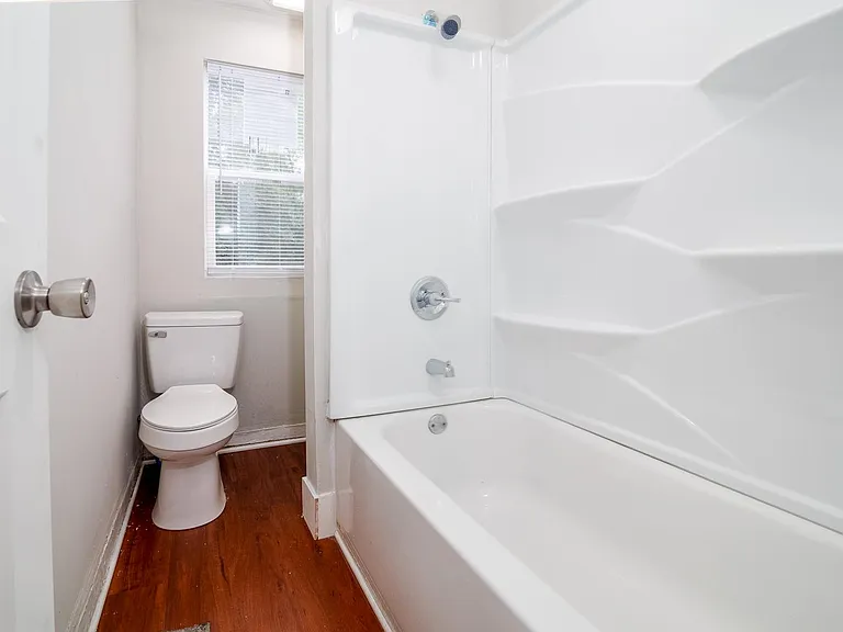 1159 Linwood Ave — Photo 3