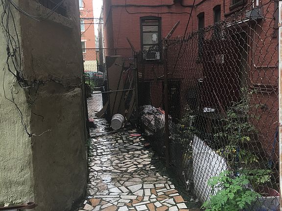 3rd image of 1465 Hoe Ave