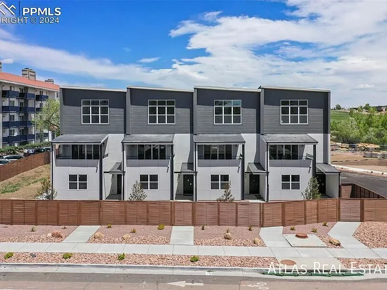 872 Thurston Hts — Photo 13