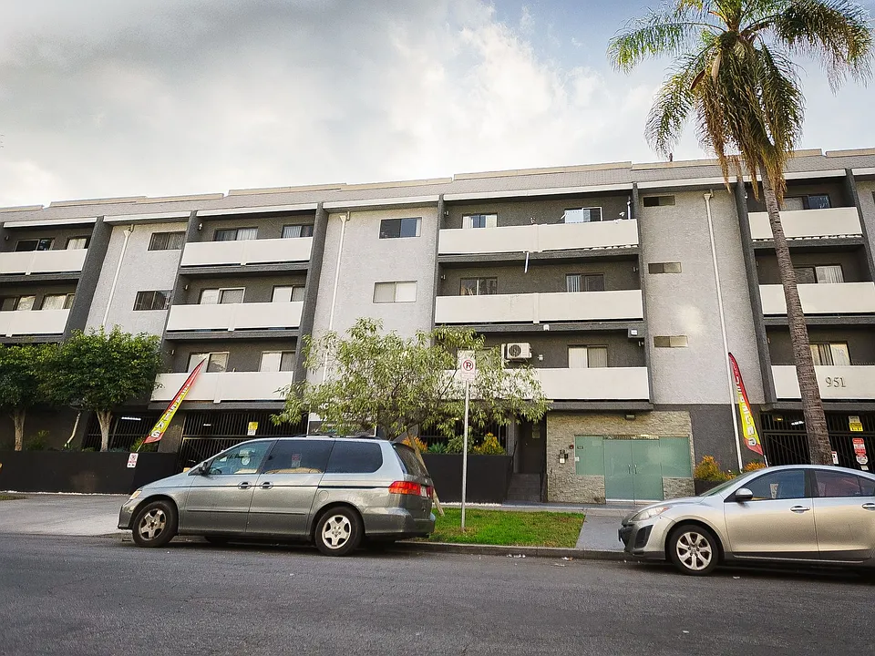 Building Photo 2