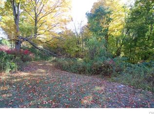 8 Bentagrass Ln, Newtown, CT 06470