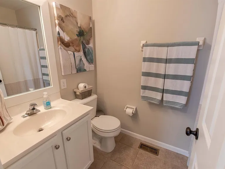 7713 Alexandra Dr — Photo 17