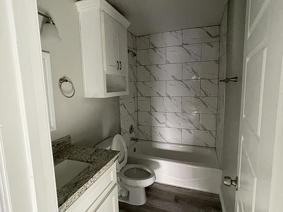 5th image of 607 E Washington St #10903321