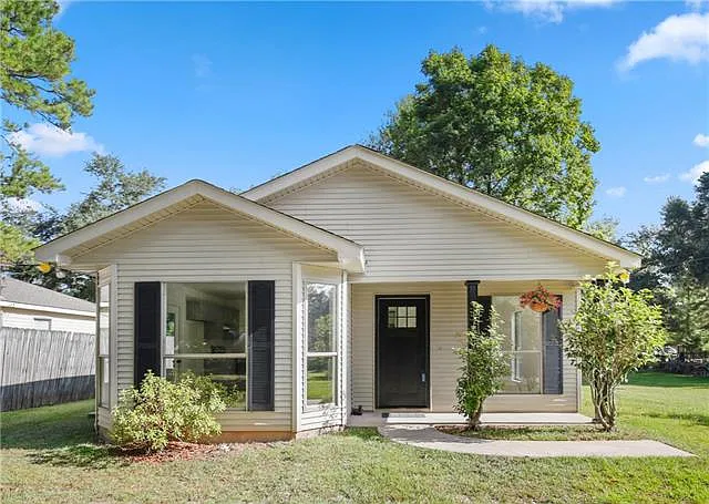 3 bed, 2.0 bath, 1205 sqft, $1,850 — Photo 1