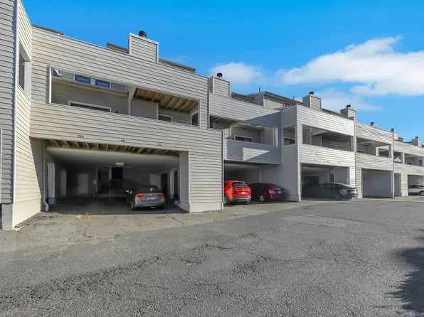 726 Mainsail Lane image 2 of 39