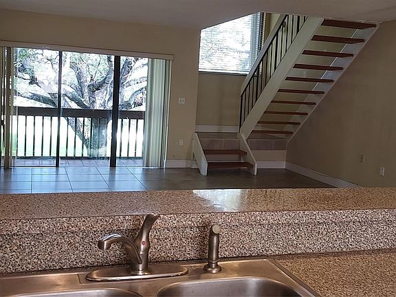 4th image of 371 W Park Drive #5-17