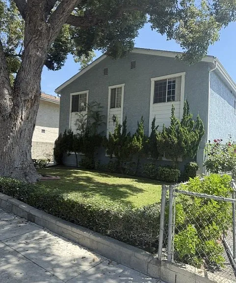 230 N Keystone St #B — Photo 1