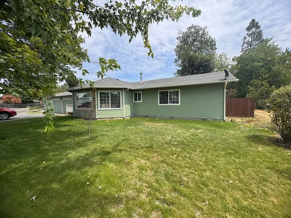 1511 Hubbard Ln, Grants Pass, OR 97527
