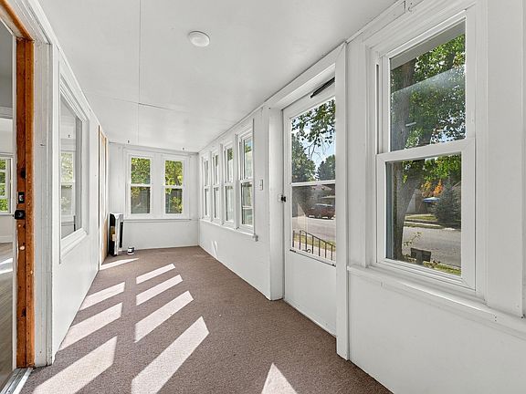 3rd image of 863 W Works St