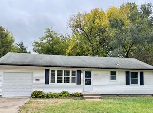 7617 Walmer St, Prairie Village, KS 66204