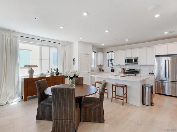 1614 Holly Leaf Way, Oceanside, CA 92056