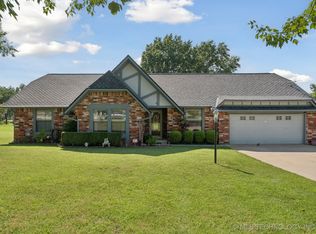 830 Laurel Oaks Cir, Sapulpa, OK 74066