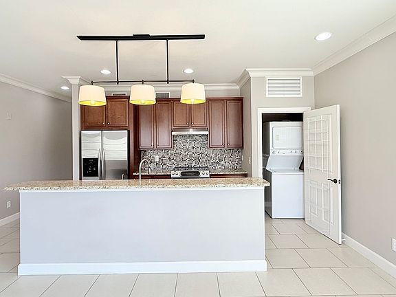 4th image of 415 E Romana St Unit 101