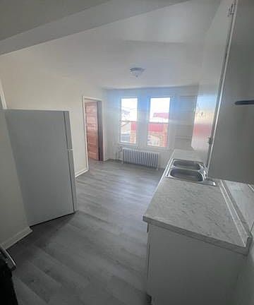 5th image of 293 E Main St #5