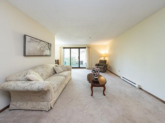 4th image of 723 Larpenteur Ave E #723A