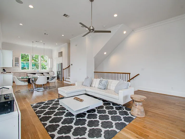 1512 Stuart St — Photo 15