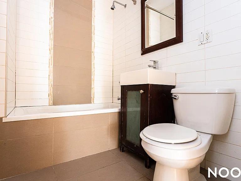 243 Irving Ave #1B — Photo 7