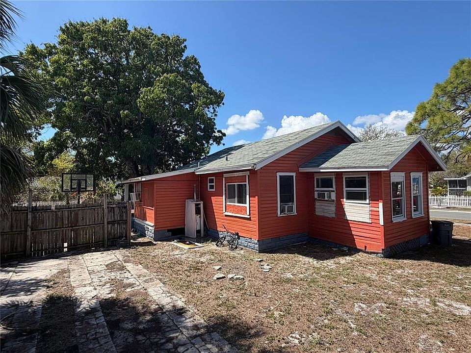 2nd image of 2500 OAKDALE STREET S