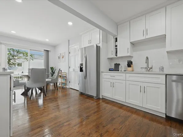 672 Anderson Avenue, Franklin Square, NY 11010