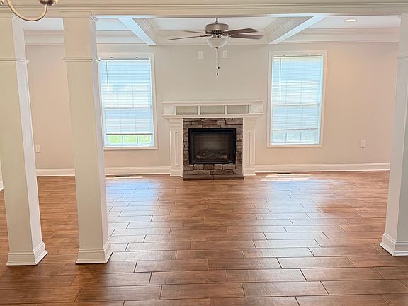 2nd image of 406 Vanguard St