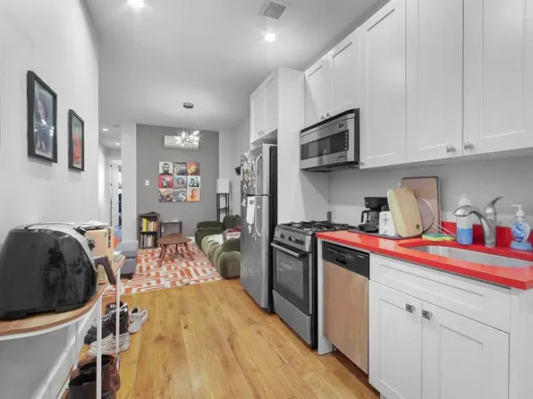 1346 Hancock Street image 1 of 9