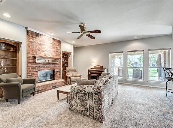 5th image of 300 Cliffdale Dr