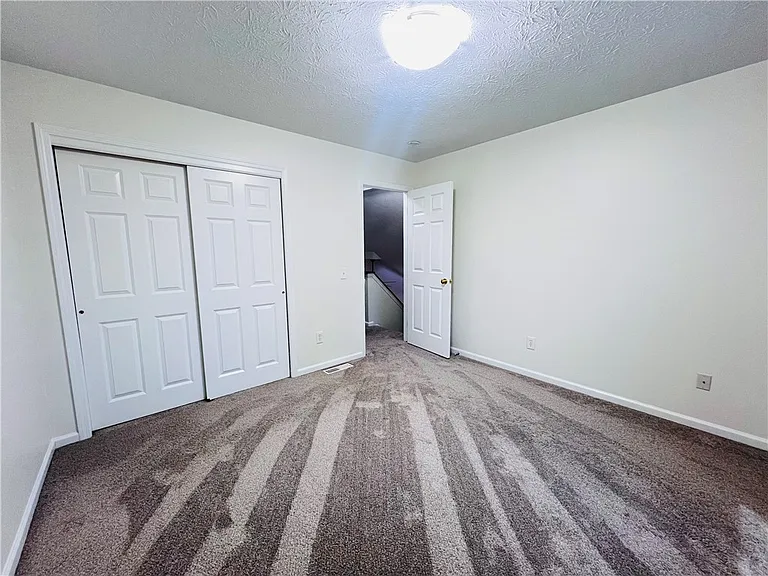 131 Broxbourne Dr — Photo 10
