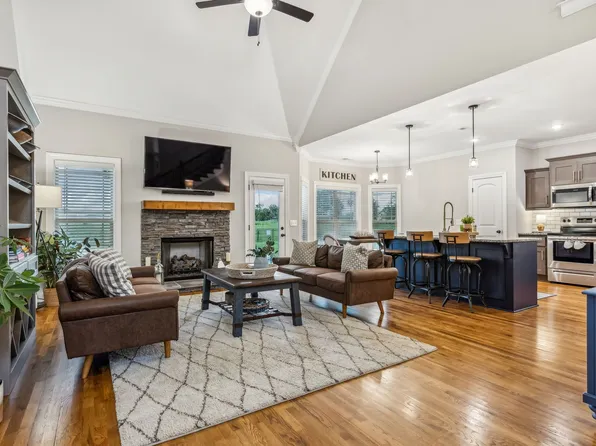 718 Walnut Grove Rd, Christiana, TN 37037