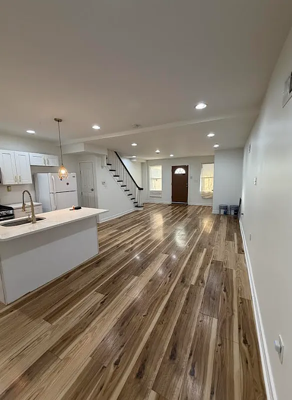 3 bed, 1.5 bath, 1224 sqft, $1,695 — Photo 2