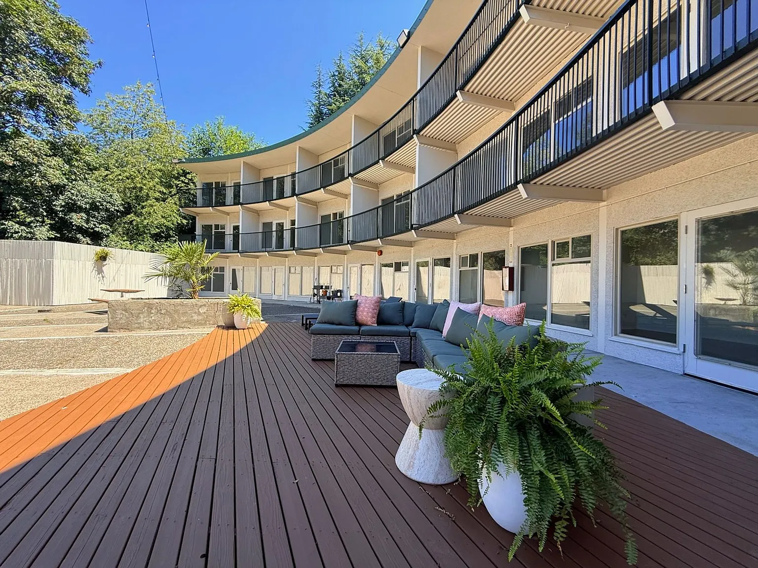 Crescent Apartments — Photo 4