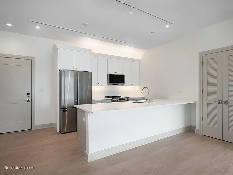 3202 N Racine Ave #205 — Photo 2
