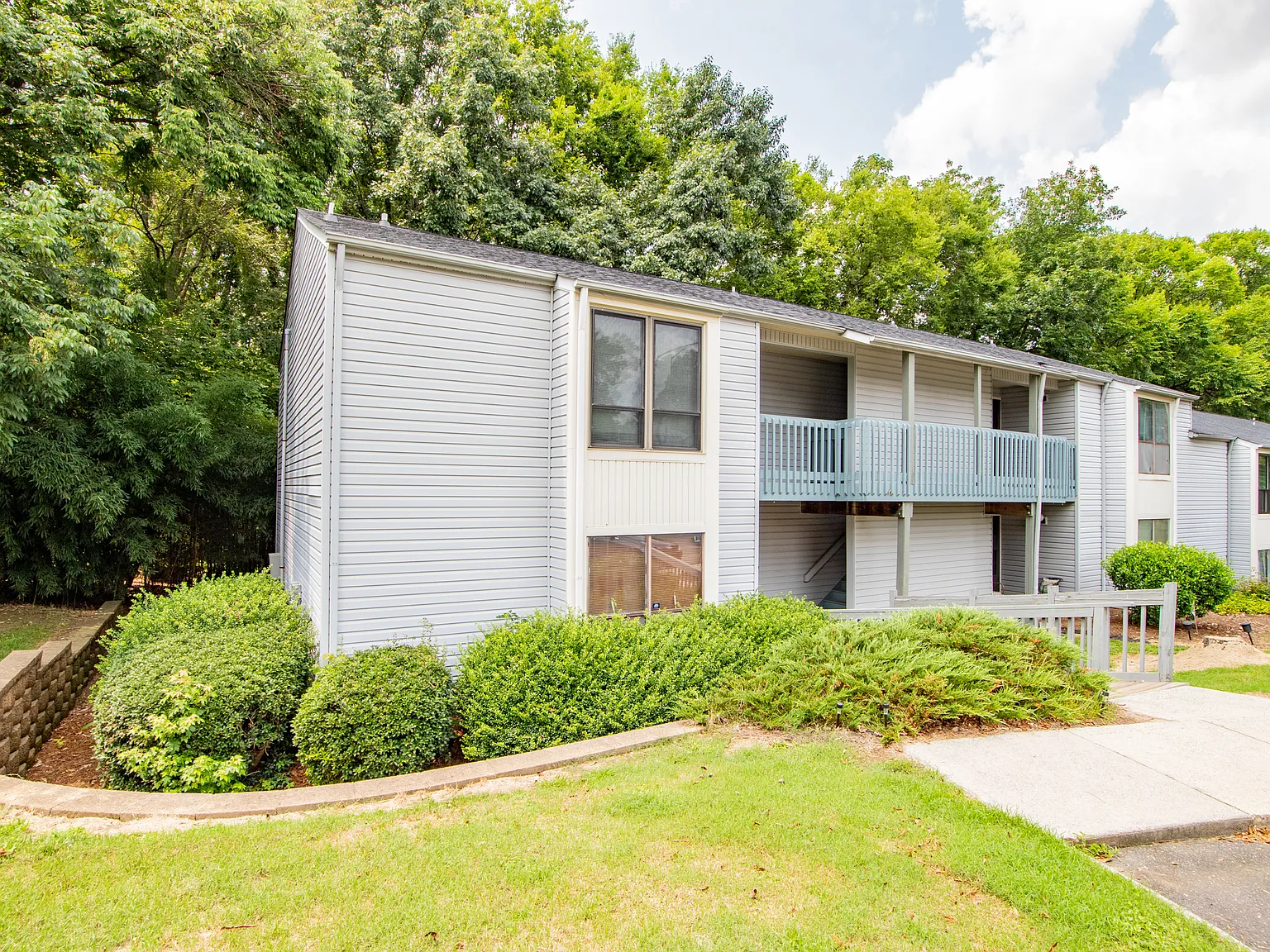 2 bed, 975 sqft, $1,450 — Photo 1
