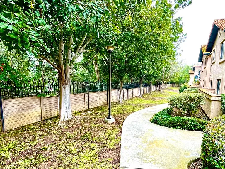 11329 Avenida De Los Lobos #G — Photo 29
