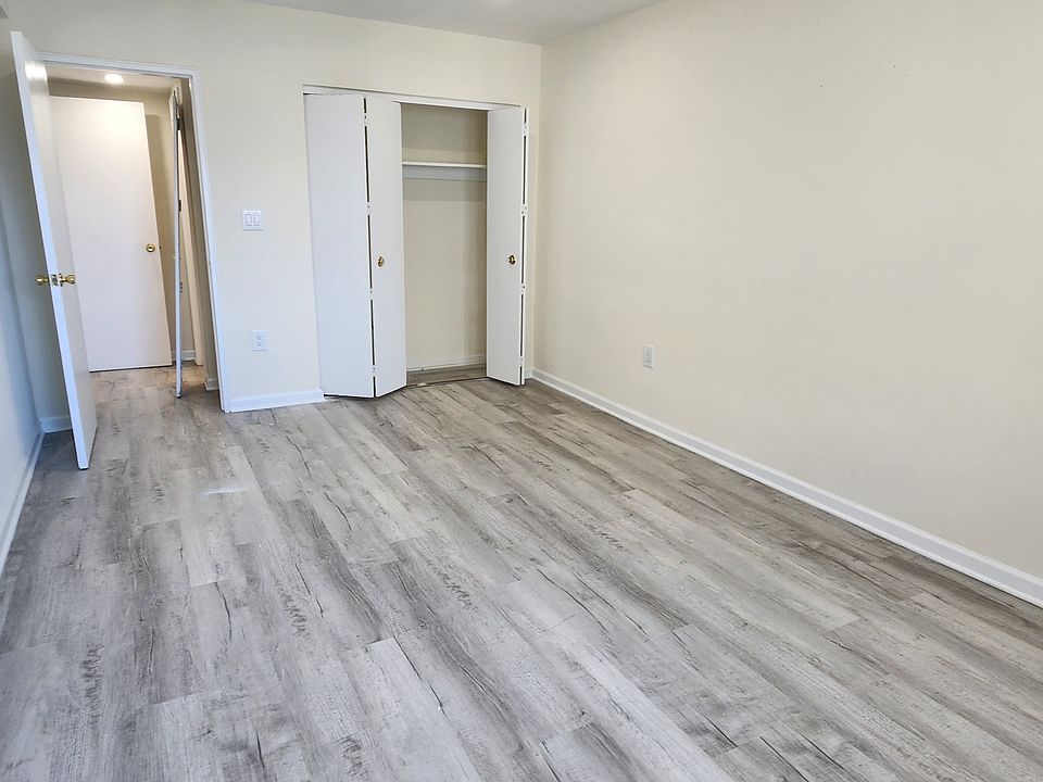 Large Bedroom with double closet. Can fit King furniture.