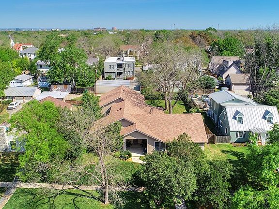 4th image of 131 Blue Bonnet Blvd