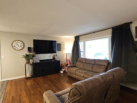 5th image of 611 Marmaton Rd