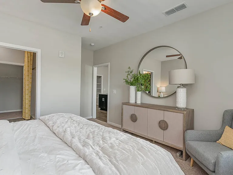 Lewis Grand Apartments — Photo 15