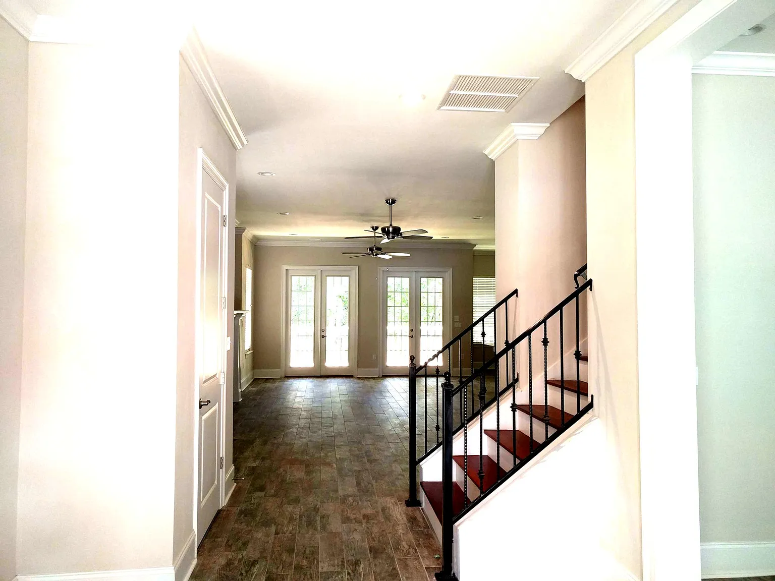 4 bed, 3.5 bath, 3096 sqft, $3,850 — Photo 2