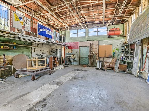 5th image of 1018 N Main St